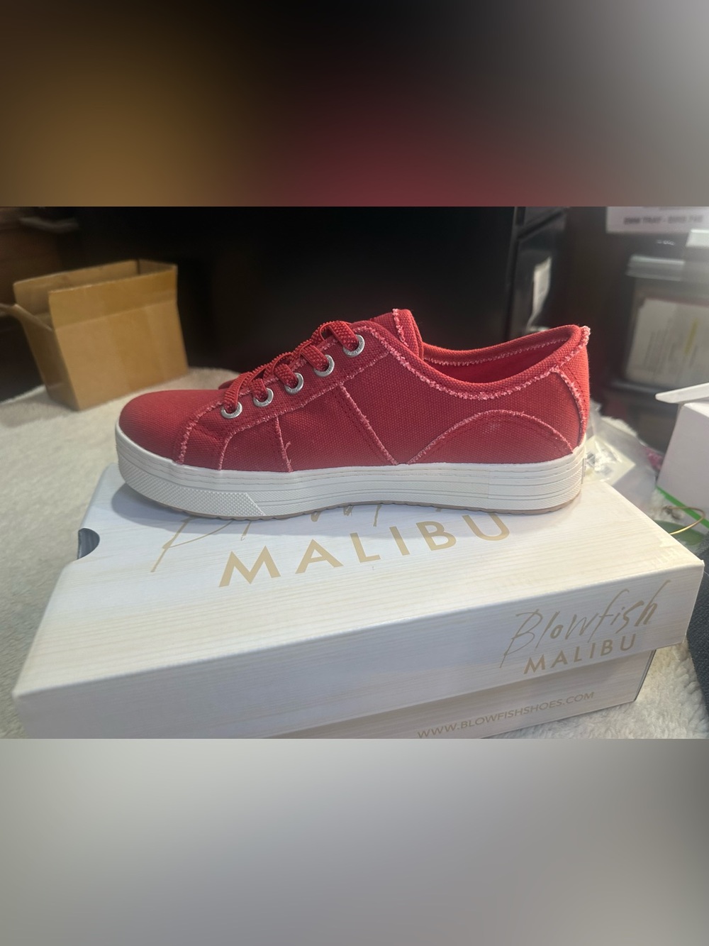 901. NEW SIZE 8.5 Blowfish Red Canvas Platform Sneakers - Picture 2 of 6